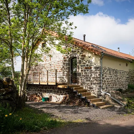 En Ferme Traditionnelle Avec Terrasse En Haute-loire - Fr-1-582-488 Bed & Breakfast *