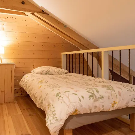 Bed & Breakfast En Ferme Traditionnelle Avec Terrasse En Haute-loire - Fr-1-582-488