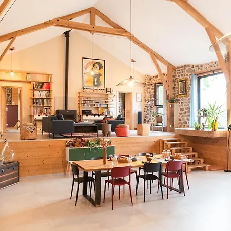 En Ferme Traditionnelle Avec Terrasse En Haute-loire - Fr-1-582-488 *