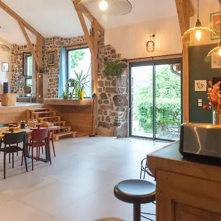 En Ferme Traditionnelle Avec Terrasse En Haute-loire - Fr-1-582-488 *