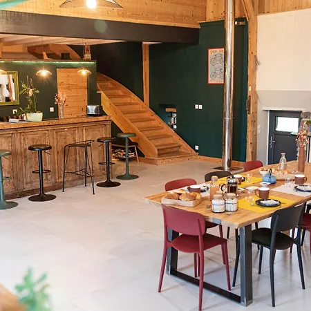 Bed & Breakfast En Ferme Traditionnelle Avec Terrasse En Haute-loire - Fr-1-582-488
