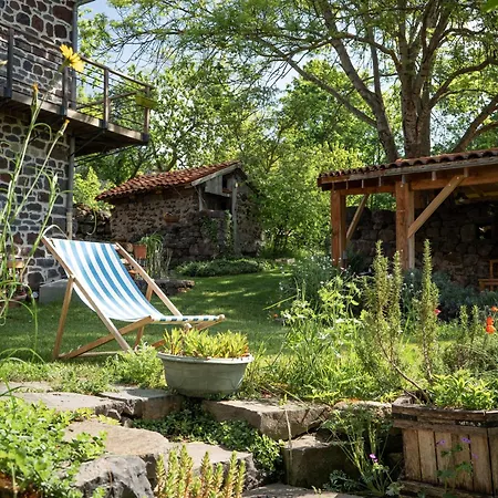 En Ferme Traditionnelle Avec Terrasse En Haute-loire - Fr-1-582-488 Bed & Breakfast *